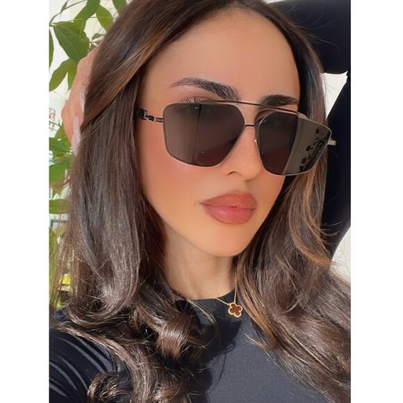 NEW Fendi FE40079U O'Lock Black Aviator Sunglasses - Picture 1 of 7